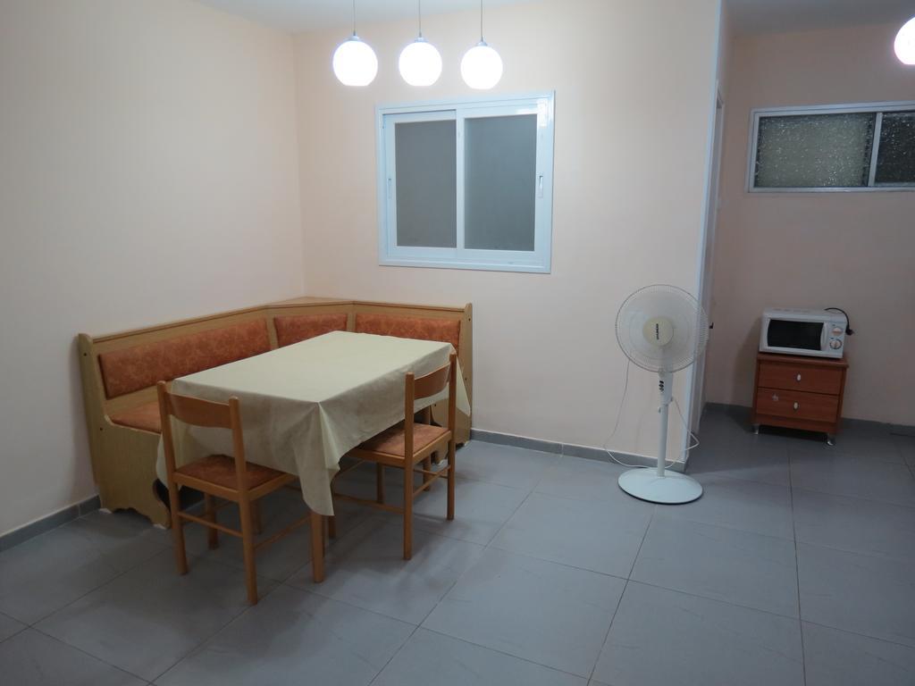 2 Bedroom Apartment In Atlit, Haifa District Екстер'єр фото